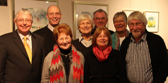 KiK-Team mit dem Künstler Bernhard Guski (rechts im Bild), März 2013 KiK-Team mit dem Künstler Bernhard Guski (rechts im Bild), März 2013